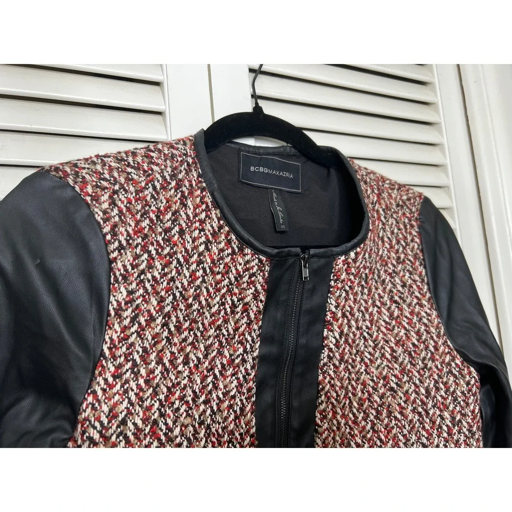 BCBG MAX AZRIA Tweed Jacket Faux Leather Sleeves Womens XS Red Black Zip